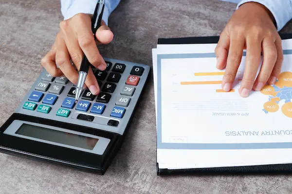 Cómo se calculan los costos de almacenamiento
